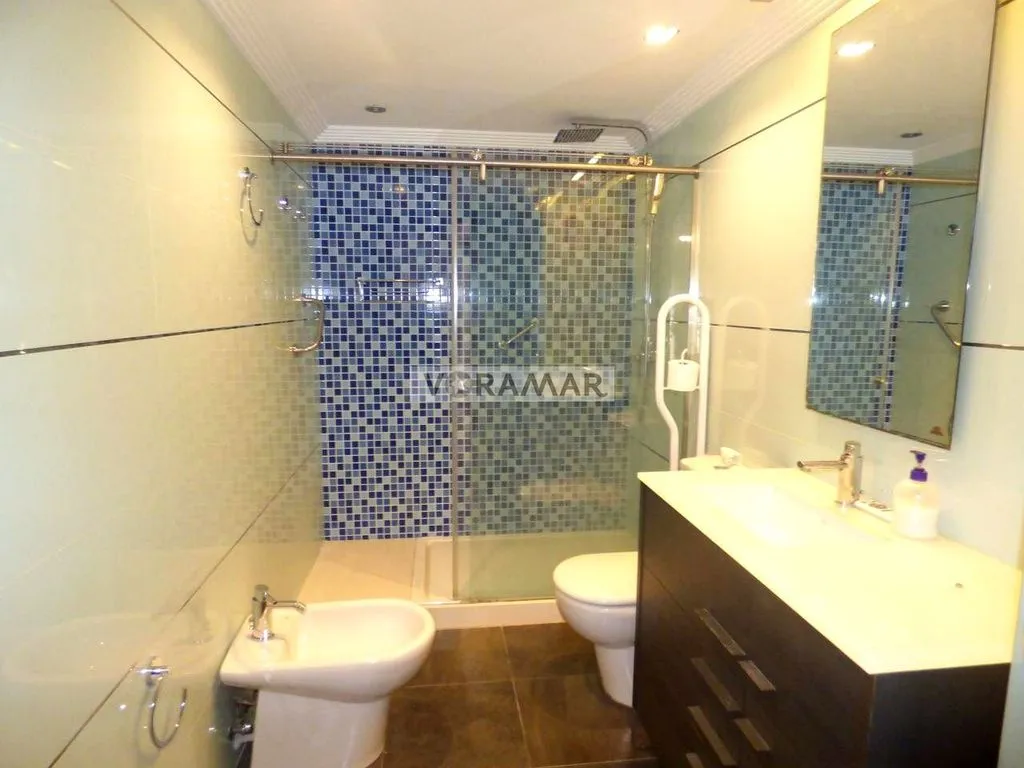 Vannitoad - Luxury Villa with Seafront Access in Valencia