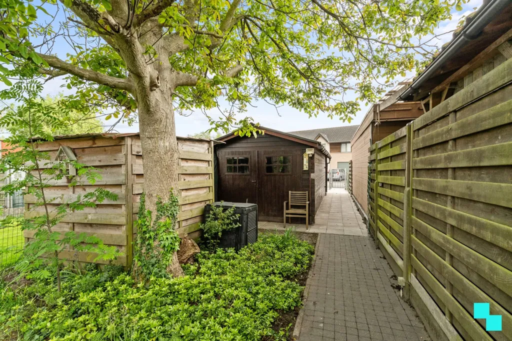 Aed - Modernising House with Garden in Roeselare