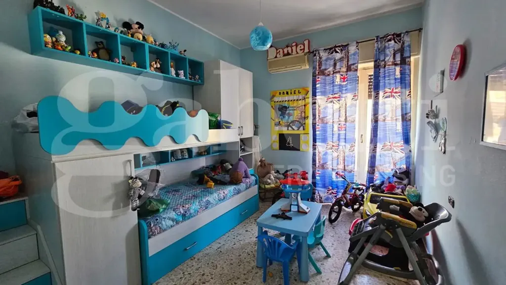 Magamistoad - Three-Bedroom Apartment with Balcony in Messina