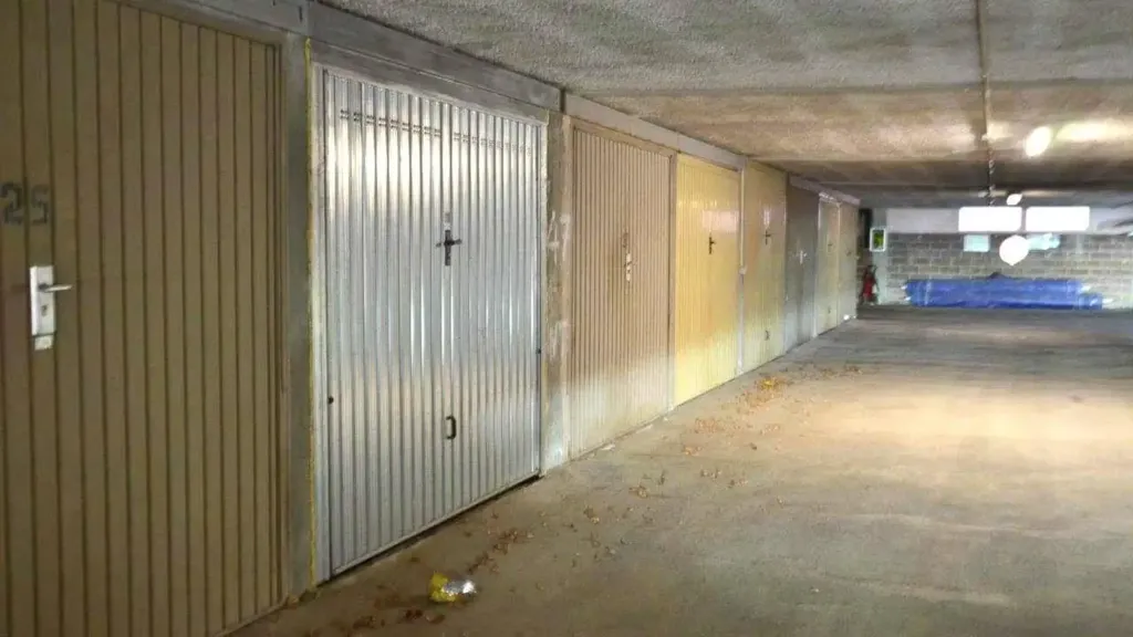 Garage - Apartment with Ski Access in Ovindoli