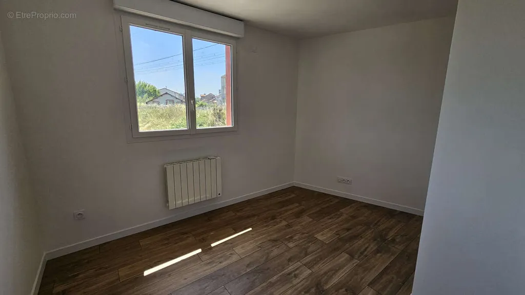 Stanze - Refurbished 2-Bed Flat with Parking in BUSCA