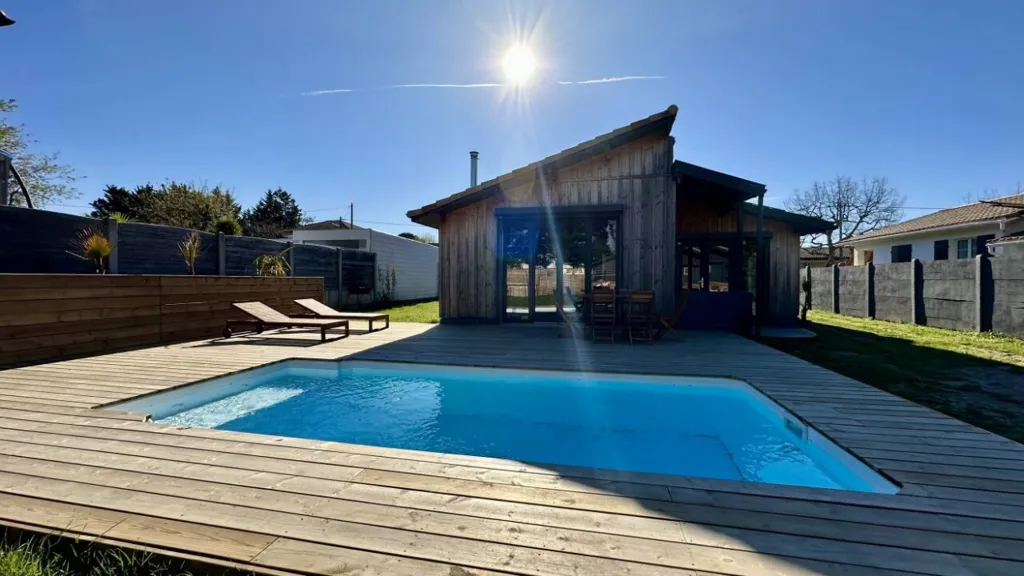 Maison Rénovée avec Piscine à Lanton