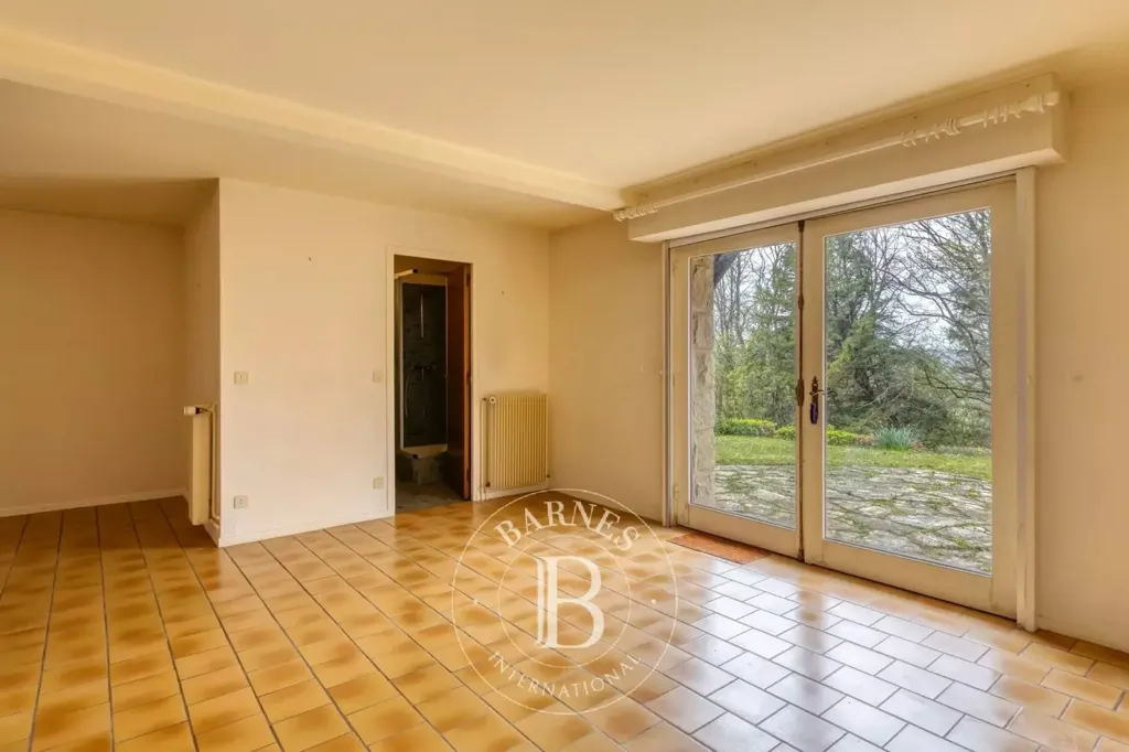 Living Room - Charming House with Private Garden in Bénerville