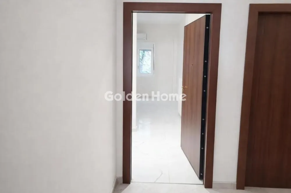 Esik - Fully Renovated Flat with Balcony in Patissia