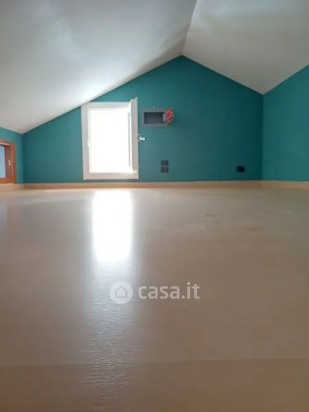 Stanze - Appartamento con terrazzo e vista a Potenza