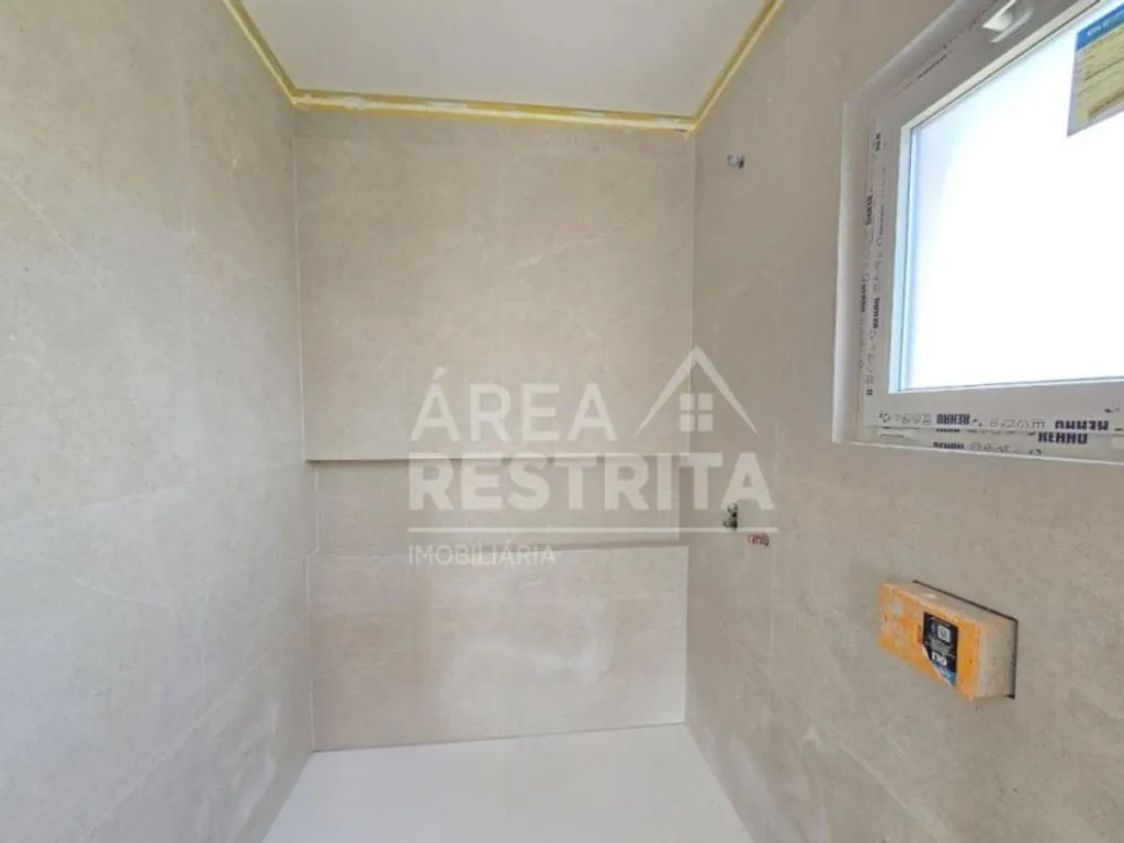 Bathrooms - Contemporary Semidetached House in Seixal
