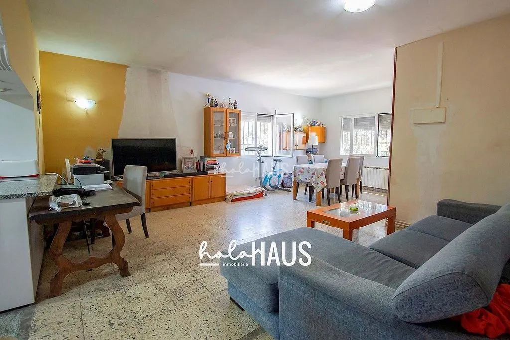 Living Room - Chalet with Pool and Terrace in Calalberche