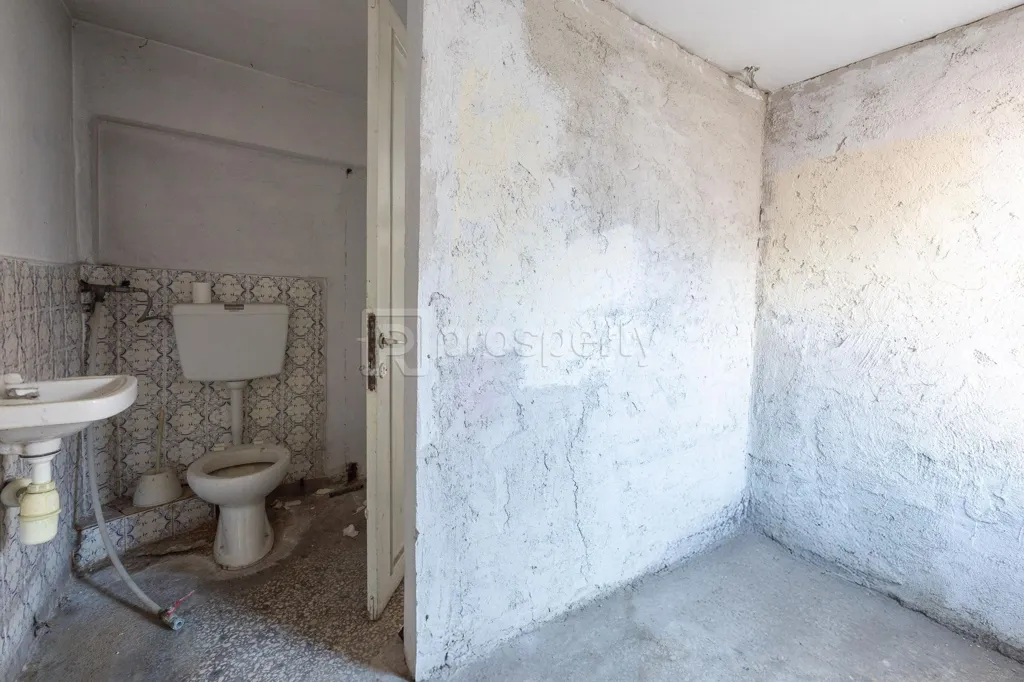 Vannitoad - Retail Space with Prime Location in Kozani