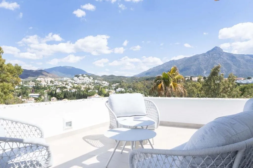Terrass - Penthouse with Golf Course Views in Marbella