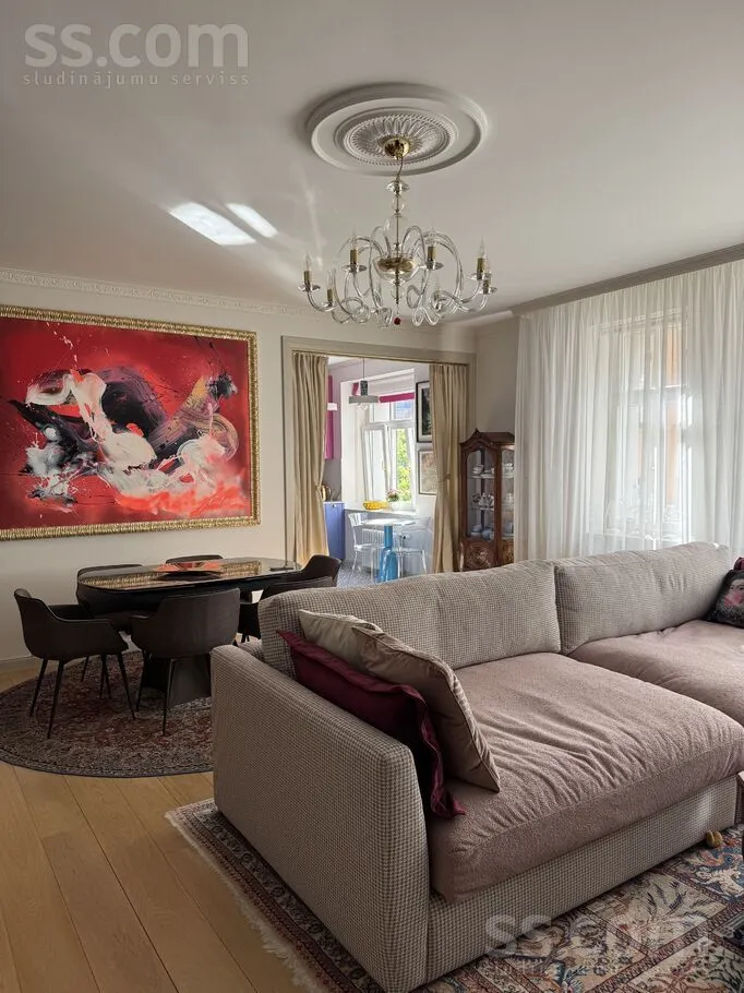 Elutuba - Three-Bedroom Apartment with Balcony in Vecrīga, Rīga