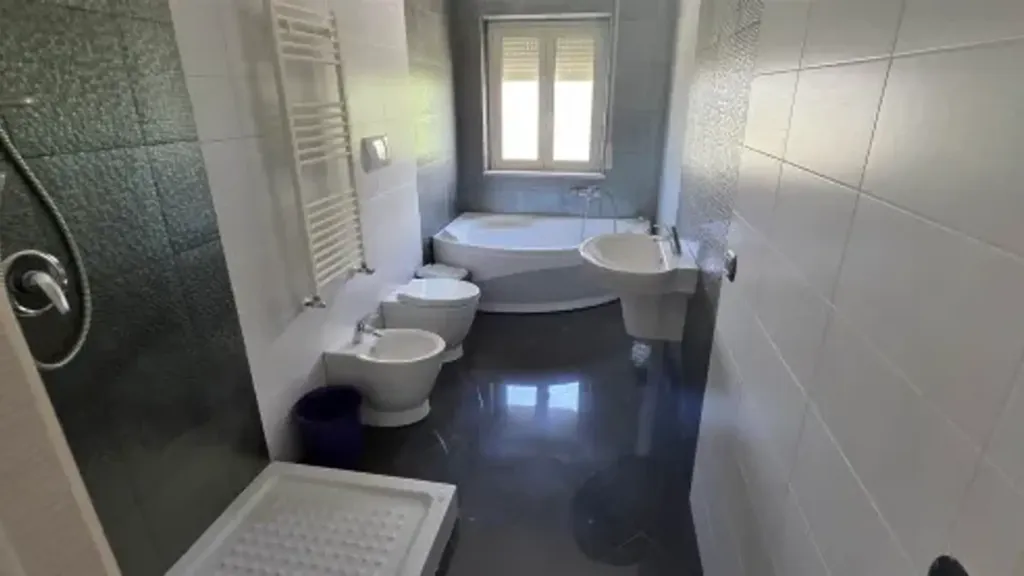 Salles de bain - Apartment with Terrace in San Cataldo