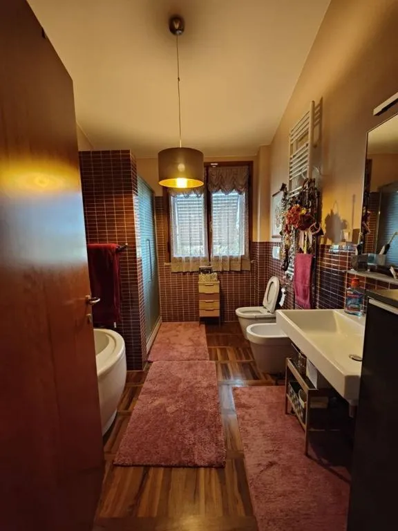 Bathrooms - Luxury Villa with Private Garden in Pisa