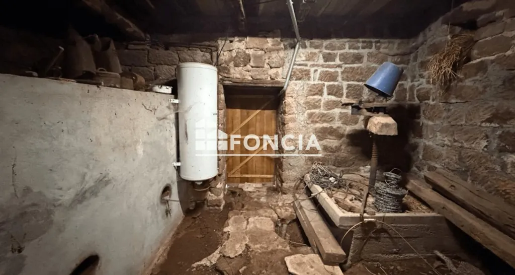 Pièces - Maison en Pierre au Calme avec Garage à Rodelle