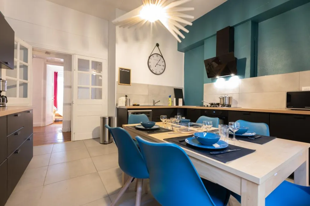 Salle à manger - Appartement Rénové avec 5 Chambres à Saint-Étienne