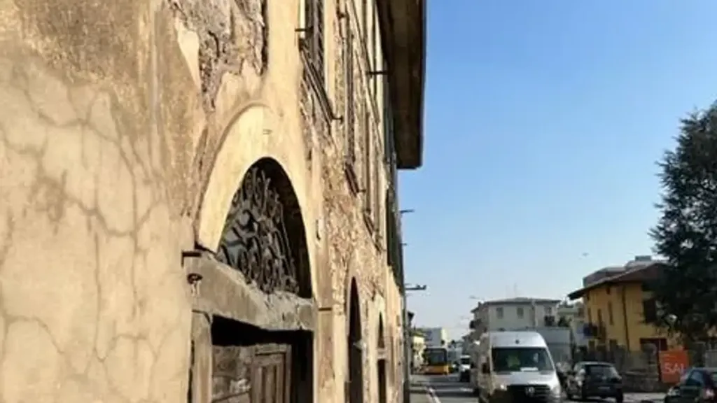 Välivaade - Rustic Property with Balcony near Bergamo