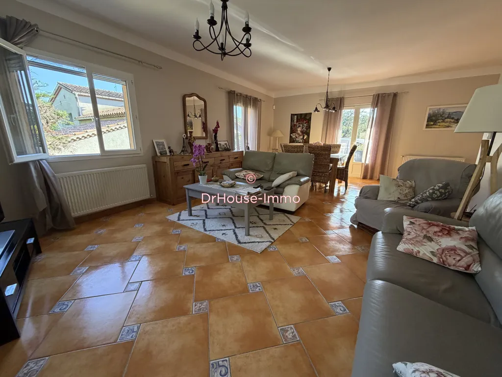 Séjour - Maison avec Piscine et Garage à Salindres