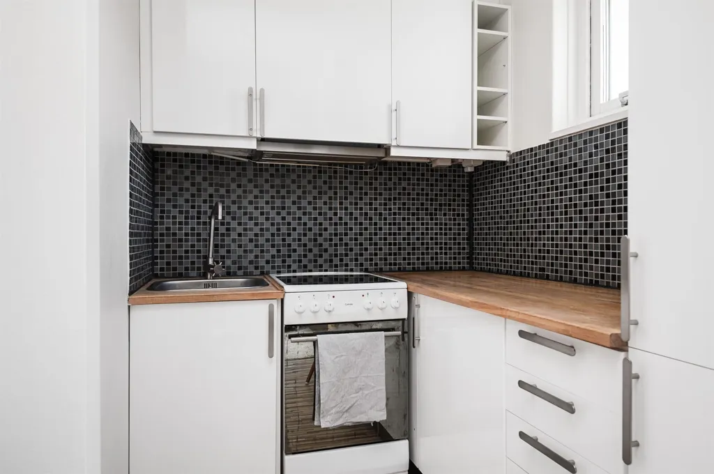 Kitchen - Bright Studio Flat with South-Facing Windows in Haga