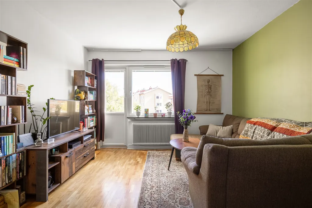 Séjour - Renovated Flat with South-Facing Balcony in Salabacksgatan