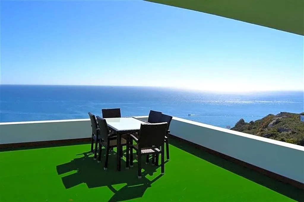Terrass - Luxury Villa with Panoramic Views in La Duquesa