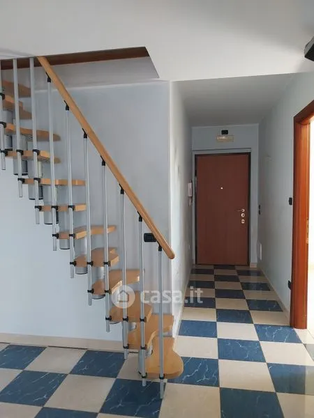Stanze - Appartamento con terrazzo e vista a Potenza