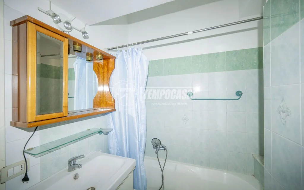 Vannitoad - Trilocale with Garage in Messina