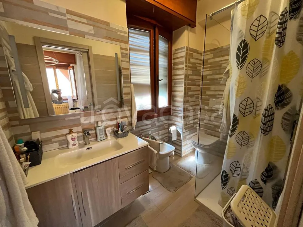 Bathrooms - Rearranged Apartment with Balcony in Galliate
