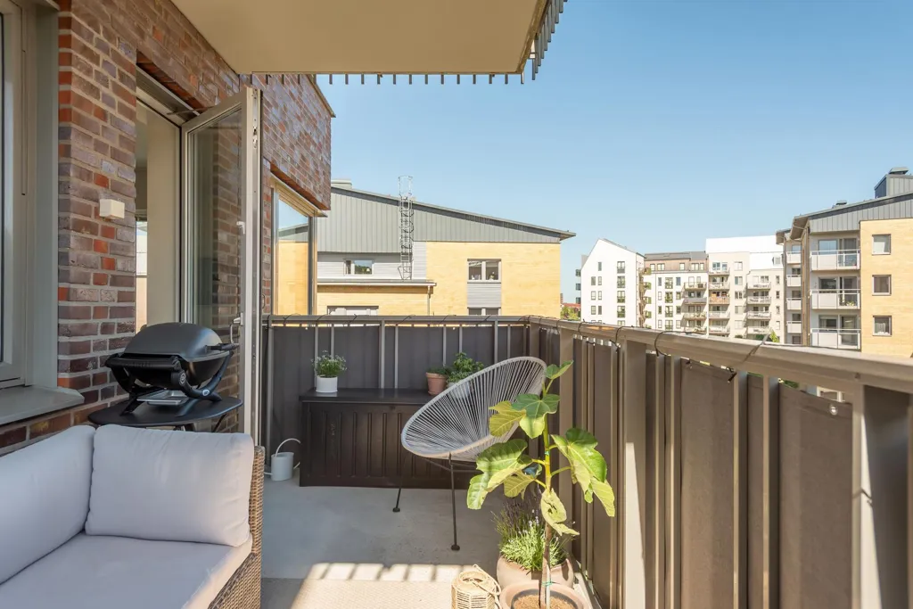 Balcon - Modern Flat with Large Balcony in Södra Ladugårdsängen
