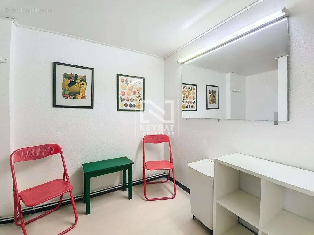 Camere da letto - City Centre Commercial Lease in Saint-Raphaël