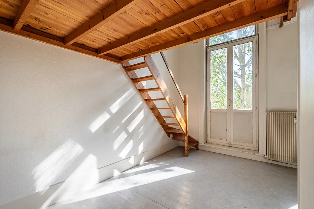 Pièces - Studio Lumineux avec Mezzanine à Lille République