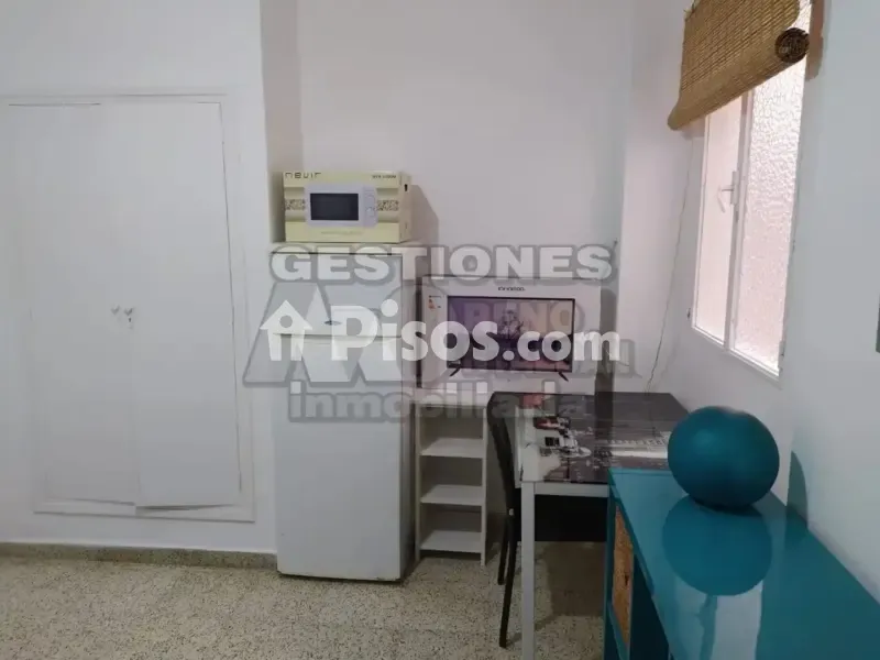 Chambres - Studio with Metro Access in Camino de Ronda