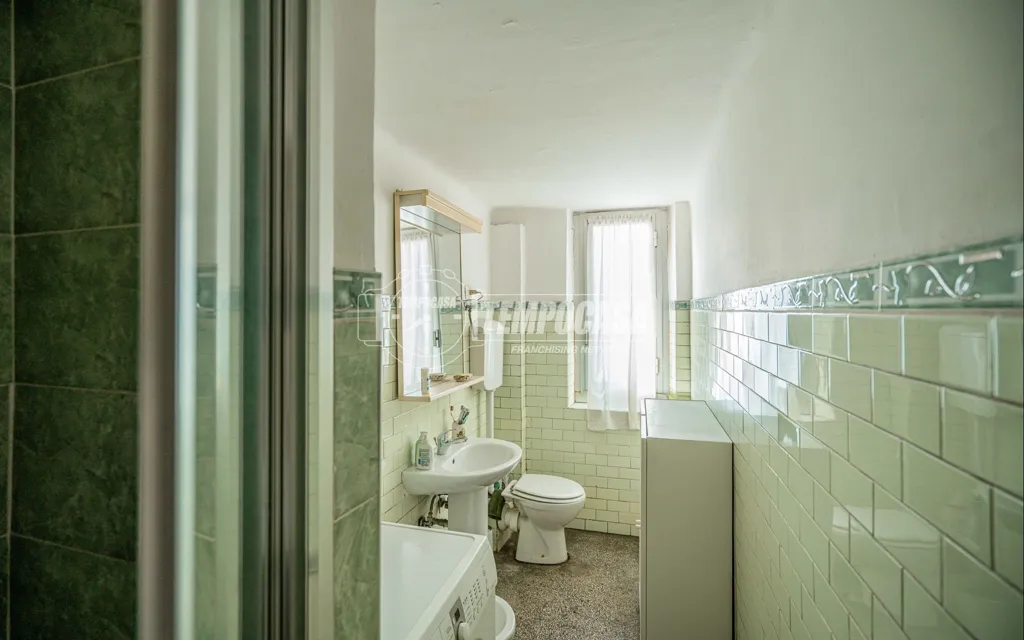 Bathrooms - First Floor Flat with Lift in Genoa