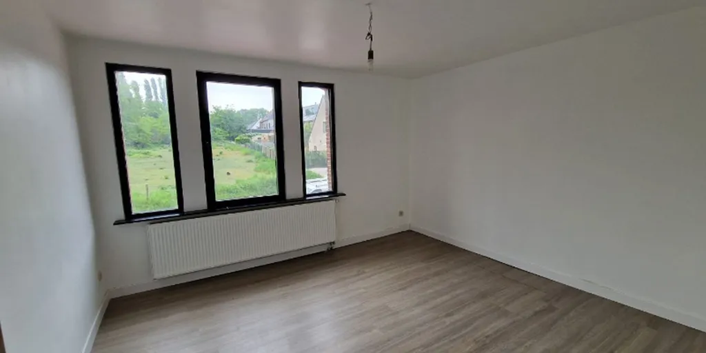 Toad - Renovatable House with Garden in Waasmunster