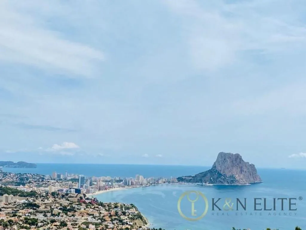 Modern Villa with Sea Views in Calpe