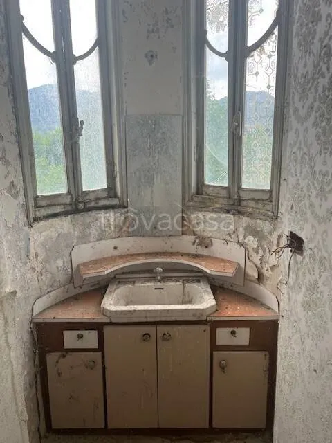 Bathrooms - Historic Villa with Mountain View in Roccavione
