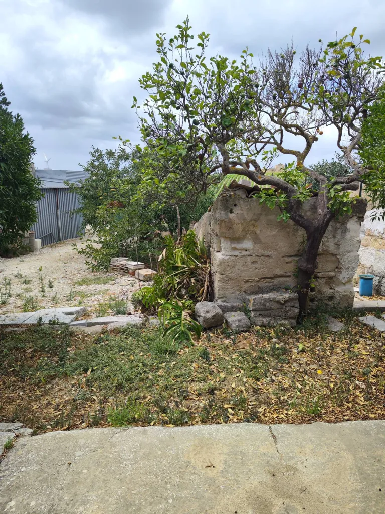 Aed - Buildable Land with Existing Structure in Trapani