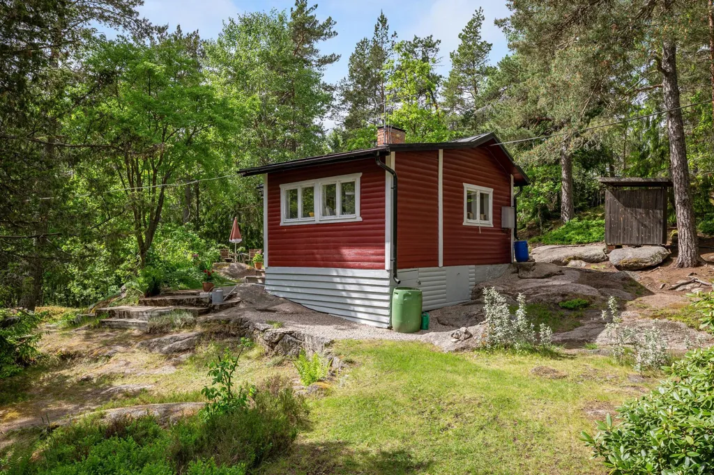 Esterno - Cottage with Forest Setting near Norrköping