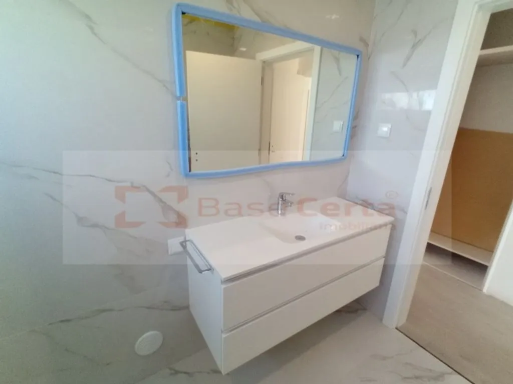 Vannitoad - Luxury House with Modern Architecture in Seixal