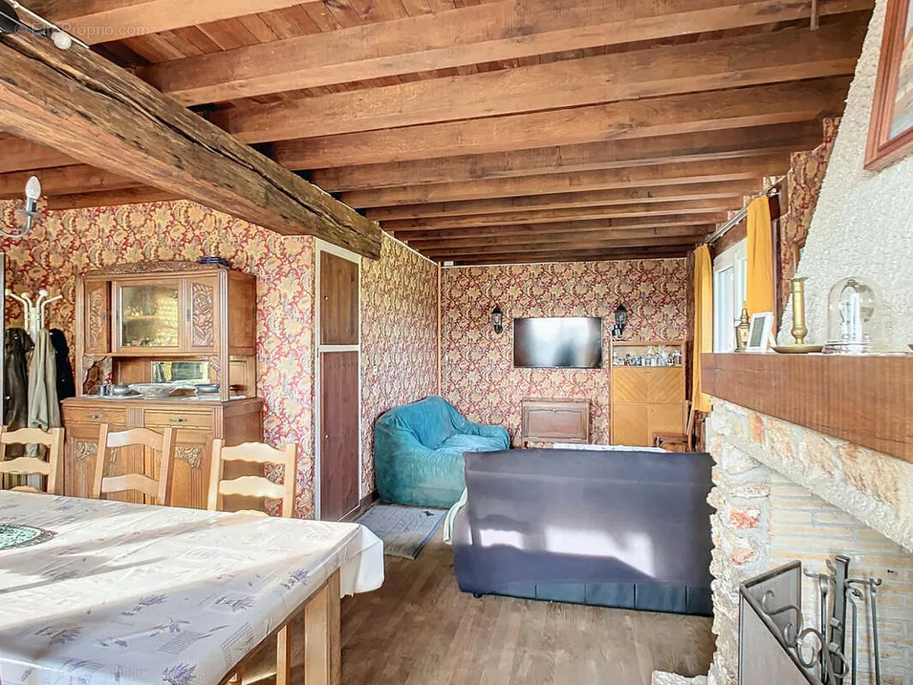 Dining Room - 6-room house in Viels-Maisons