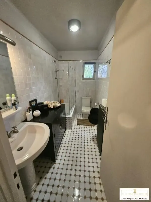 Salles de bain - Villa avec SPA et Potentiel d'Agrandissement au Tignet