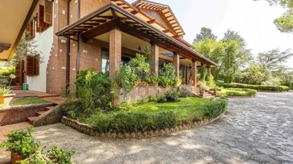 Garden - Panoramic Villa with Pool in Magione