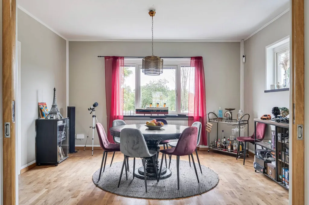 Salle à manger - Generous Family Home with Development Potential in Tyringe