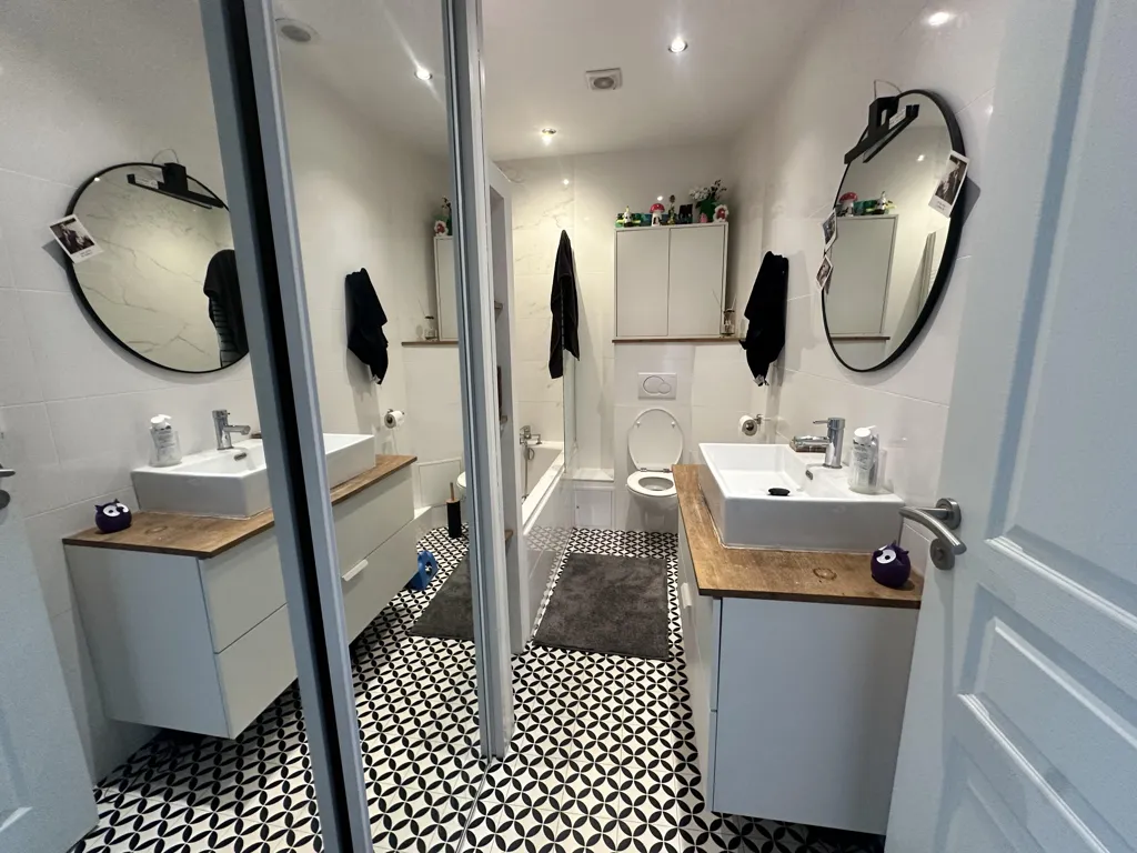 Vannitoad - T5 Apartment with Parking near Boulevard des Belges