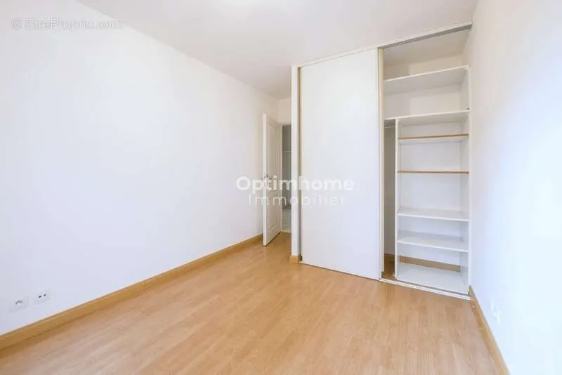 Magamistoad - 3-Bed Flat with Terrace in Carquefou Centre