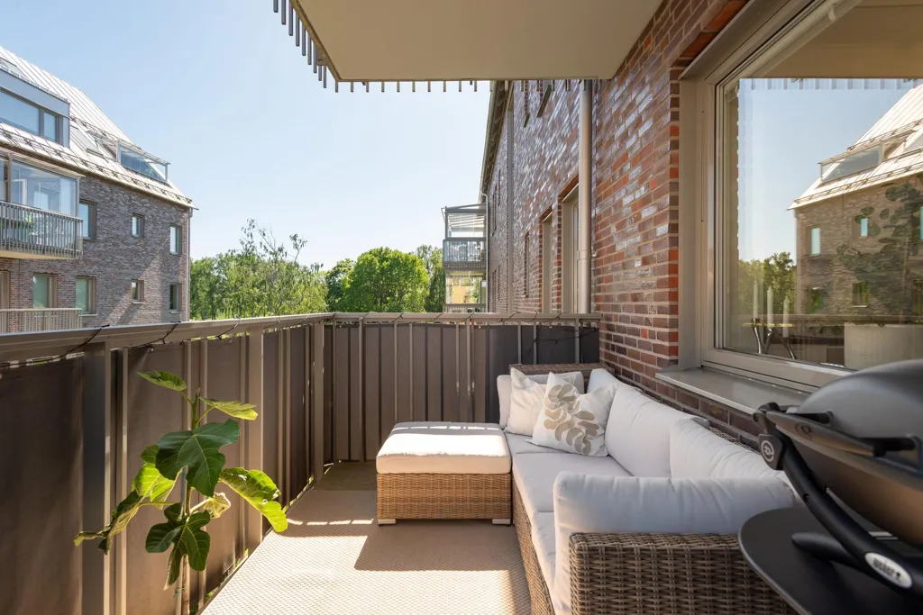 Balcon - Modern Flat with Large Balcony in Södra Ladugårdsängen