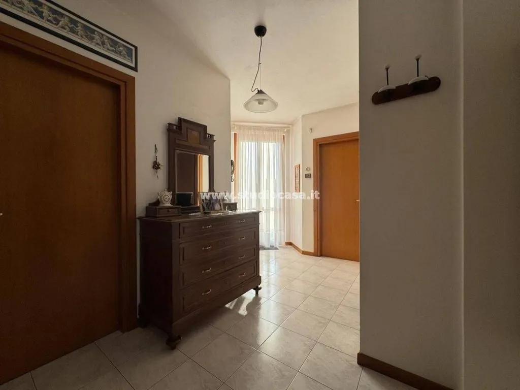 Esik - Luxury Villa with Private Garden in Mapello