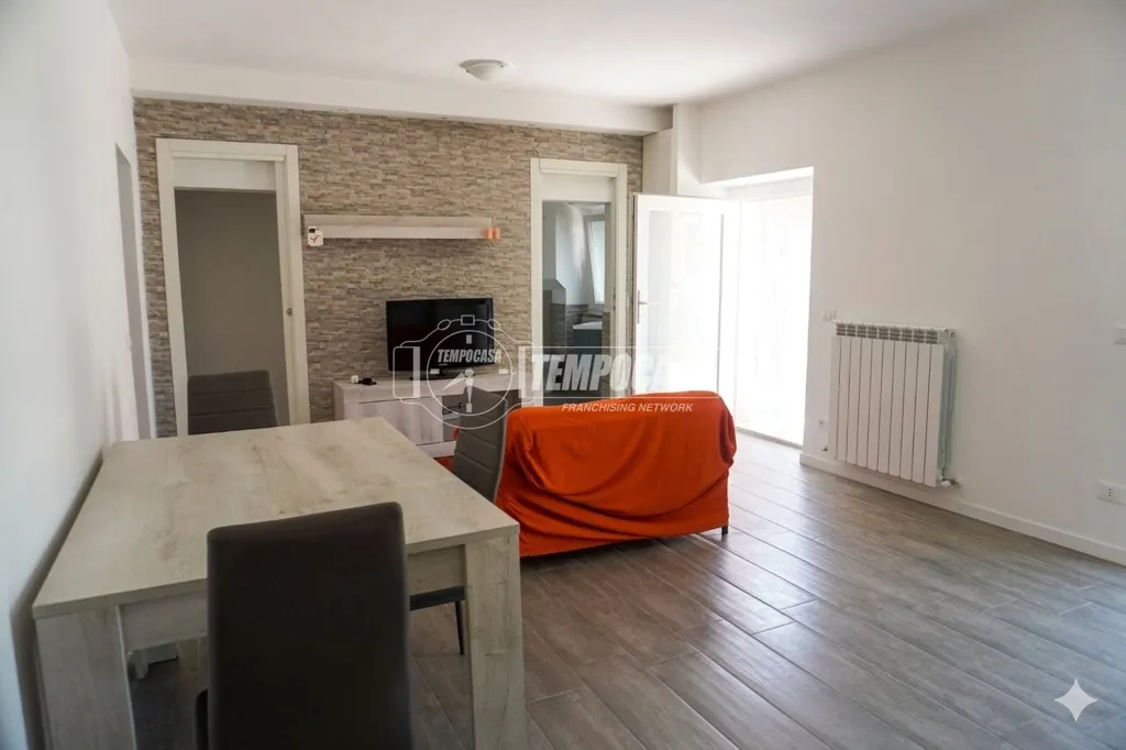 Salle à manger - Rear-Facing Apartment with Garden in Ancona