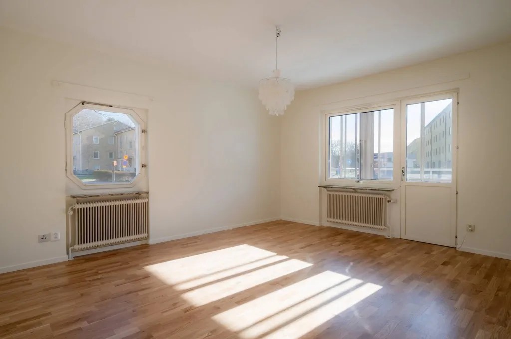 Rooms - Renovated Apartment with Balcony in Södermanland