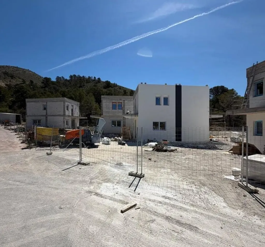 Exterior - Contemporary Villa with Pool in Finestrat