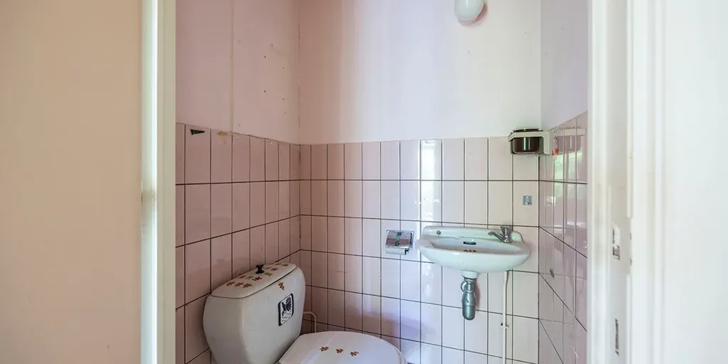 Bathrooms - Ground Floor Apartment with Garden in Edegem