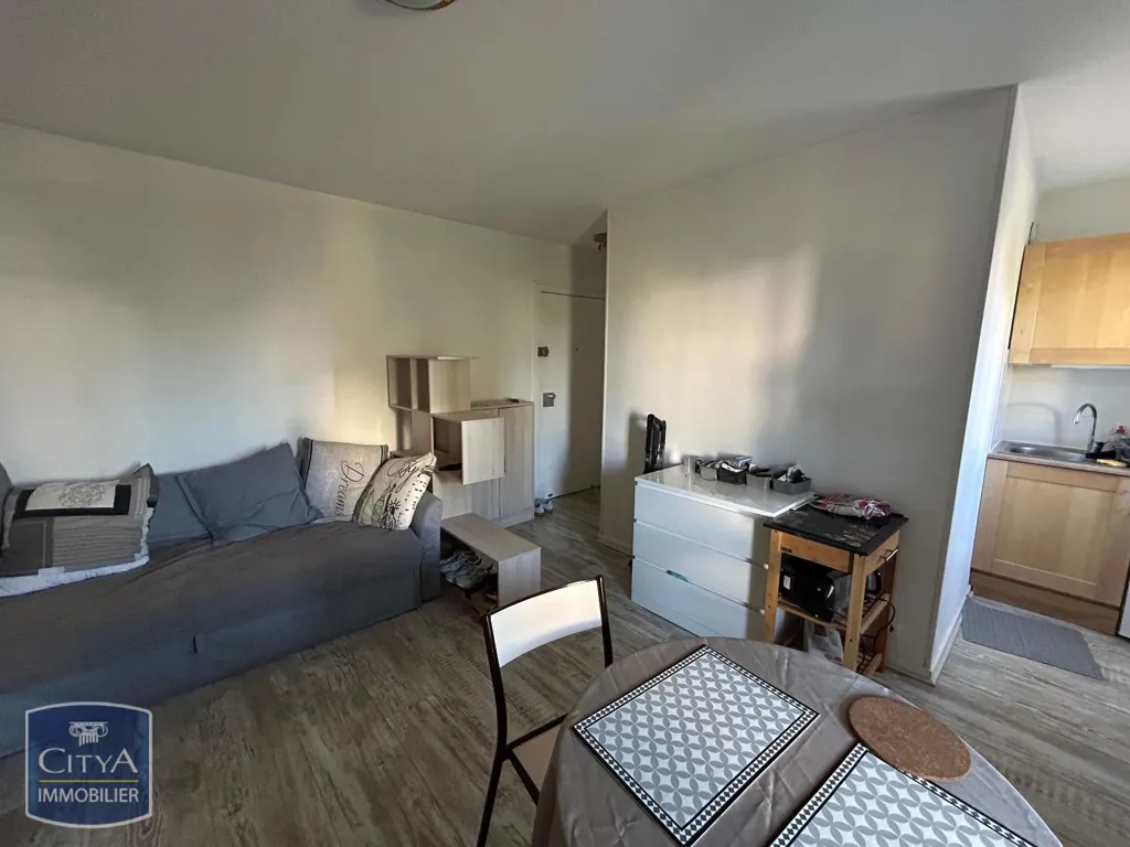 Cucina - Studio with Balcony near University Campus